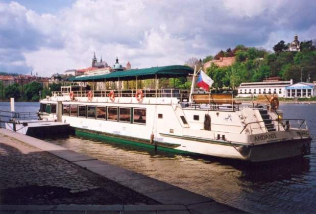 Plavby lodí po Vltavě